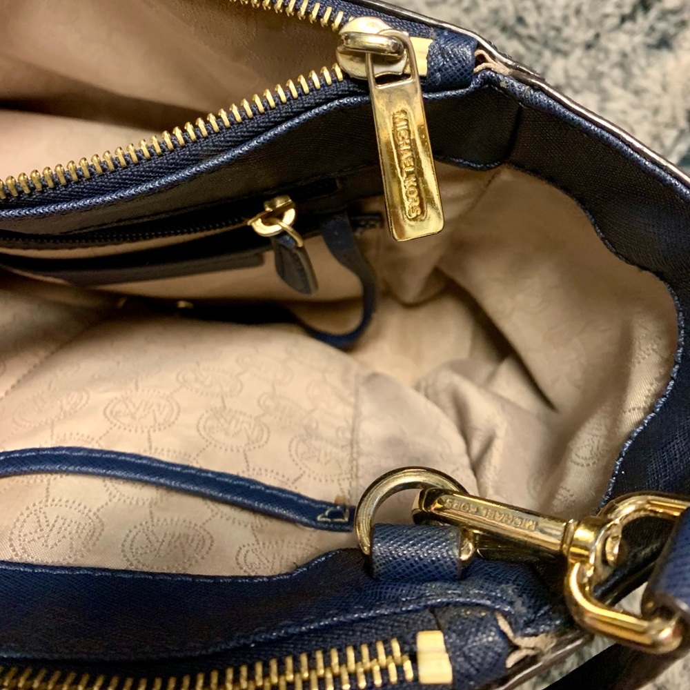 Authentic Michael Kors purse - Picture 5 of 9